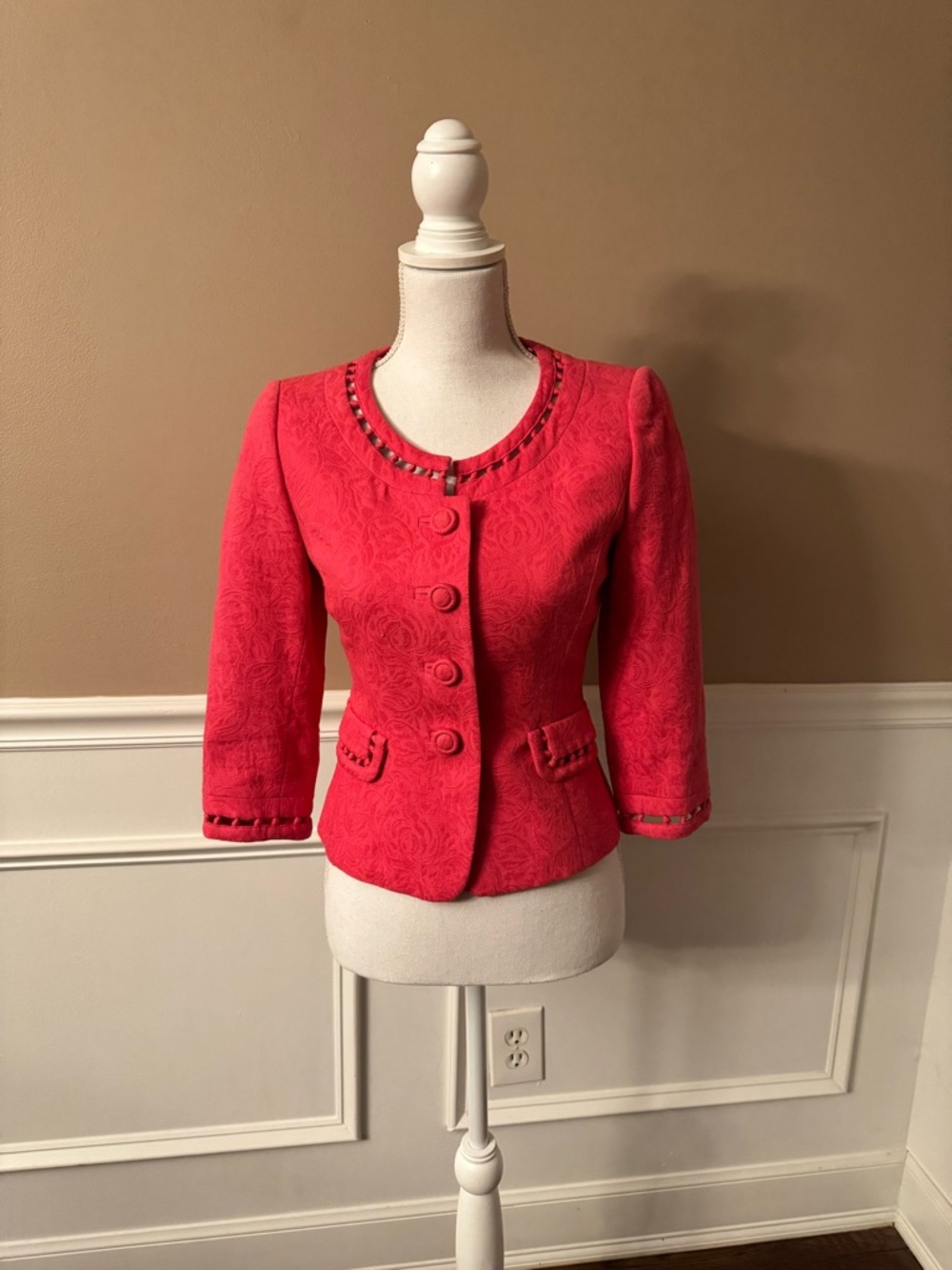 Tahari Coral-Red Textured Cropped Blazer